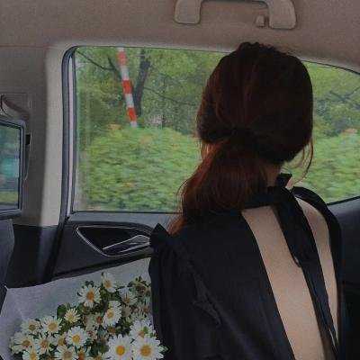 时装周T台直击：某影帝之子直播带货翻车，一夜之间最新进展